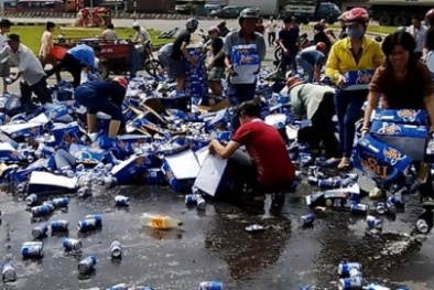 Nhân chứng kể lại cảnh man rợ 'hôi của' người bị nạn